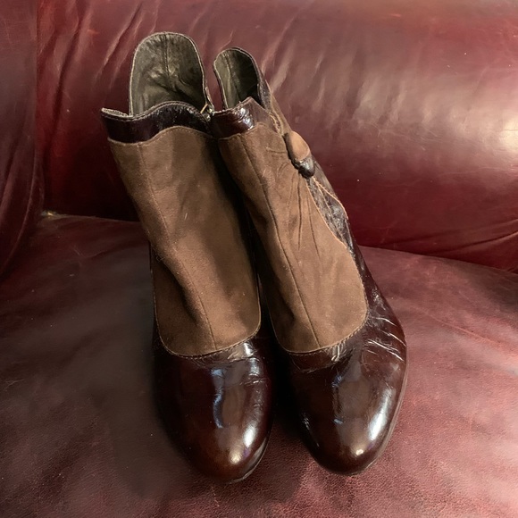 Suede and patent leather booties - Picture 2 of 3